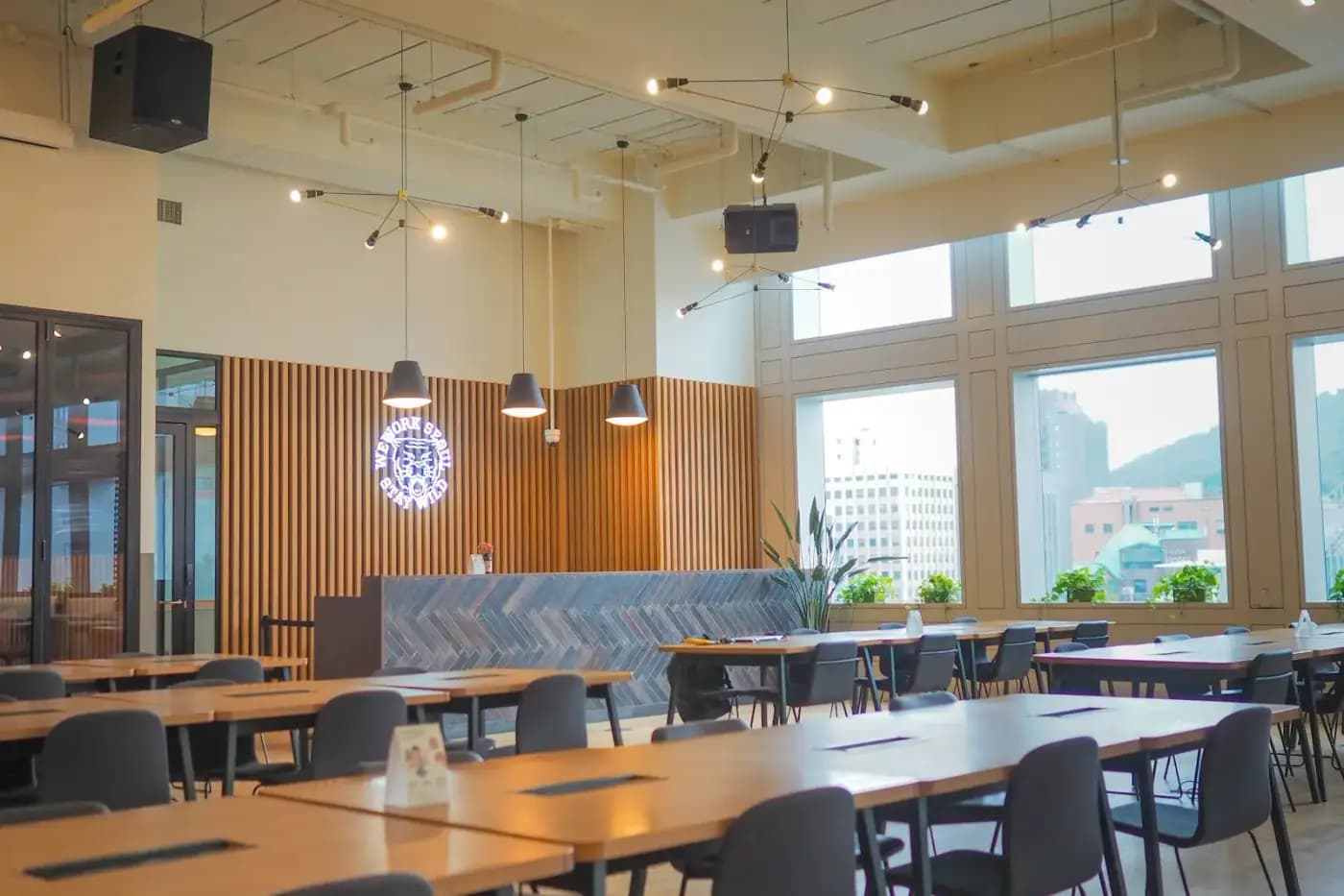 Ground-floor showroom on Tejgaon–Gulshan Link Road — photo 3